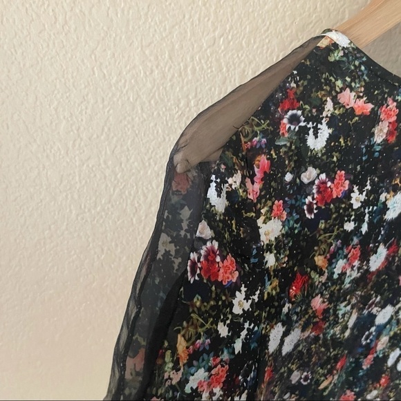 Zara mesh shoulder floral short sleeve top - Picture 2 of 4